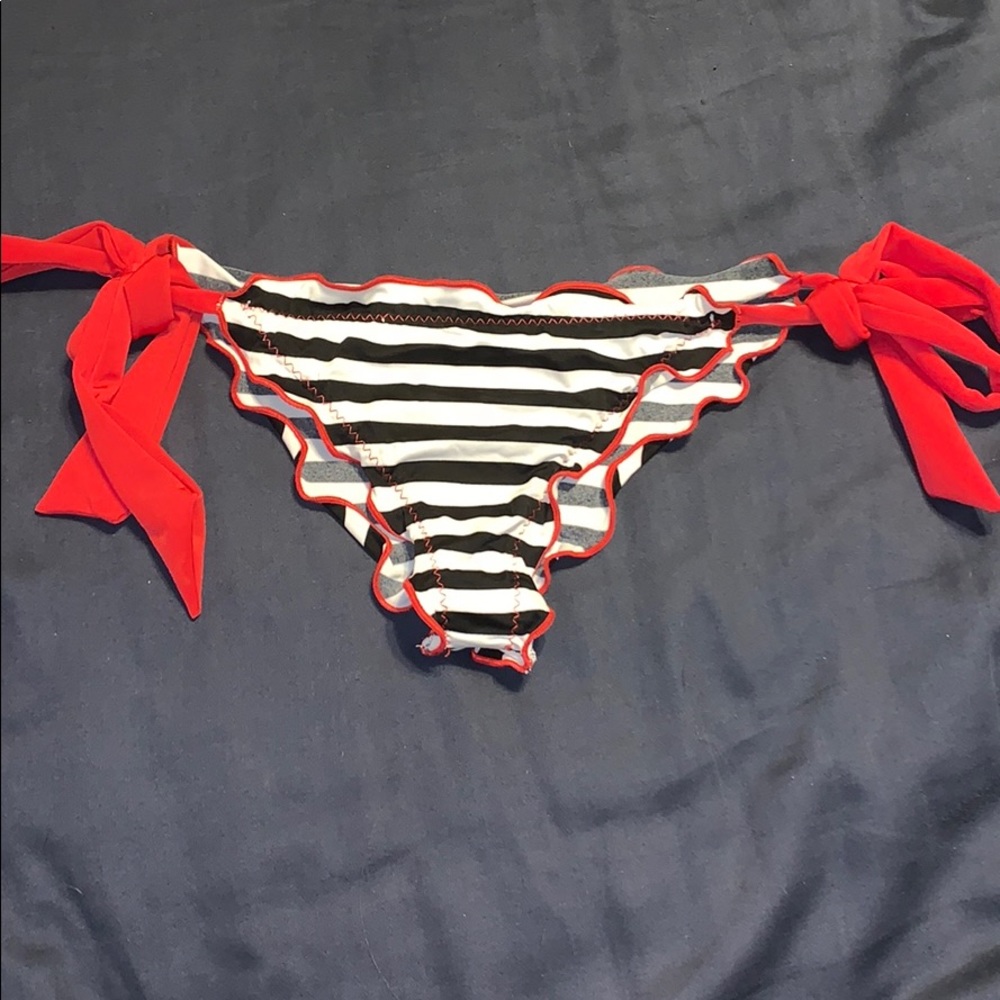 Scrunch butt bikini bottoms